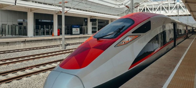 Prabowo Resmikan Jalur Kereta Cepat Baru, Jakarta-Surabaya Kini Tersambung dalam 3 Jam